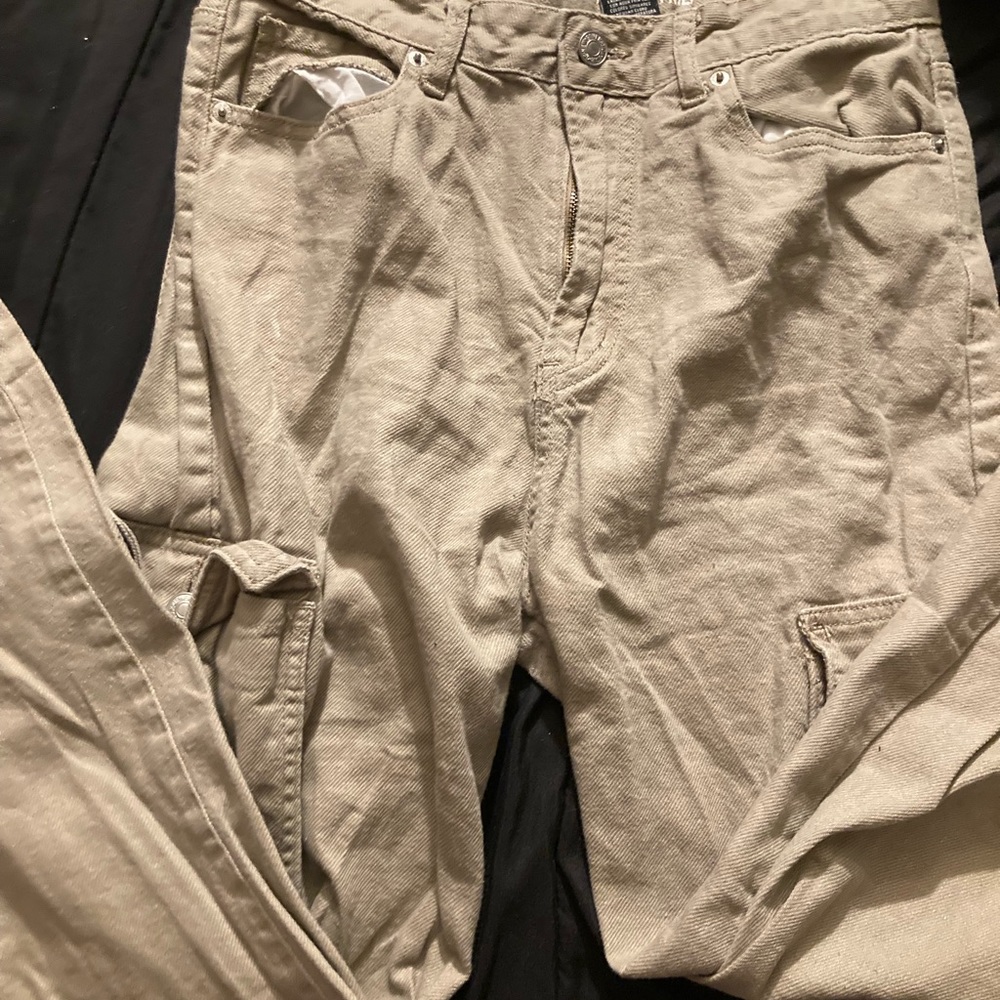 Baggy tan cargos